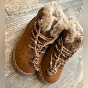 OshKosh B’gosh faux fur winter boots